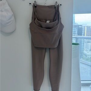 ALO Yoga taupe airlift 7/8 length leggings